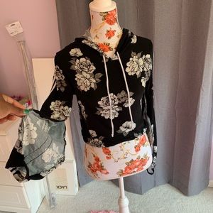 Cropped floral print hoodie with slashed arms